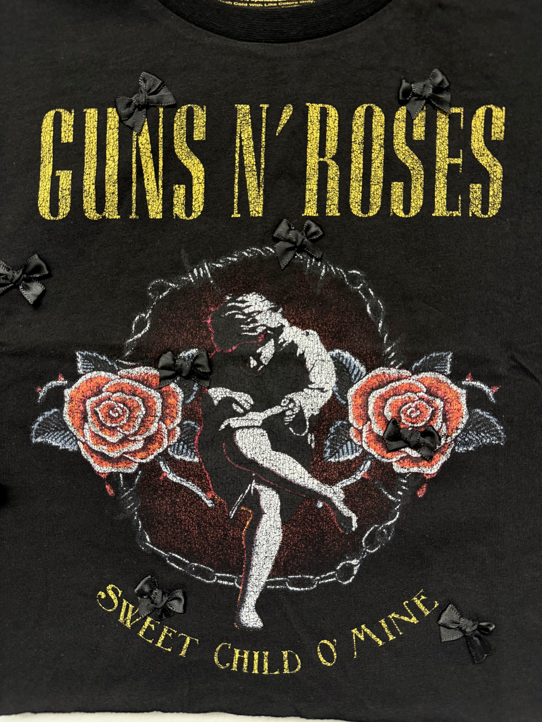 Guns N Roses Ribbon Fashion Crop Top – Goodie Two Sleeves